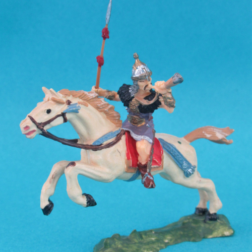 8755 4  Hun avec lance, sonnant du cor sur cheval 4 (III a).